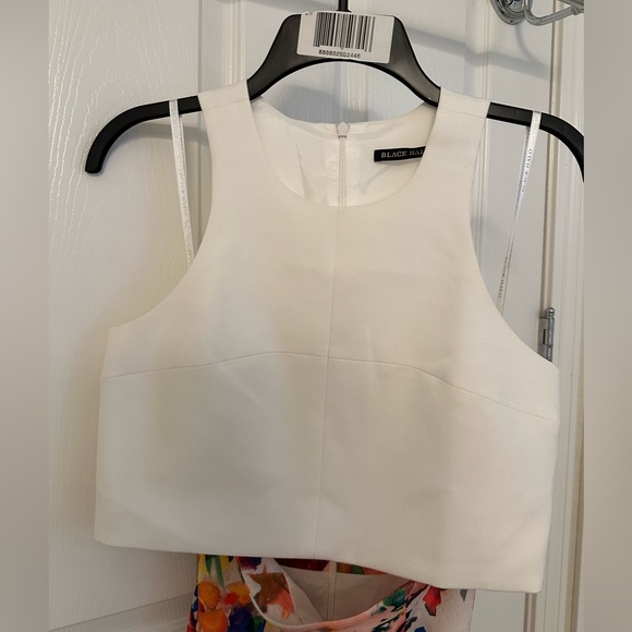 Set: White Crop Top with High Waisted Skirt - Picture 3 of 9